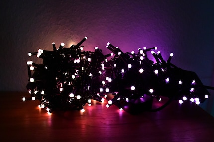 100 LED's verlichten de acht meter lange Festavia-ketting.