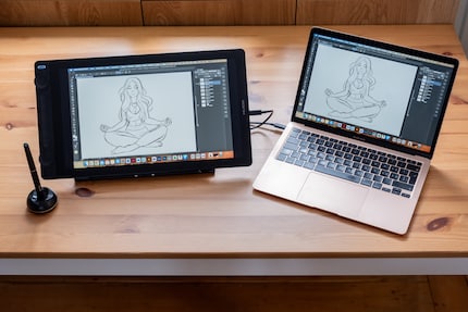 Das USB-C-Kabel reicht aus, um mir meinen Kunstplatz einzurichten. Auch ein Netzteil ist je nach Anschluss aber notwendig.