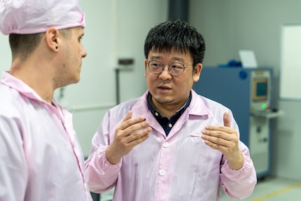 Kevin and Yannick visit an electronics factory.