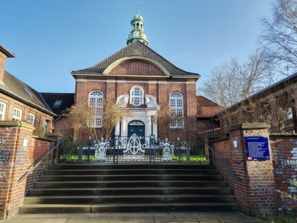 De hoofdcamera gaat goed om met het contrast tussen zon en schaduw.