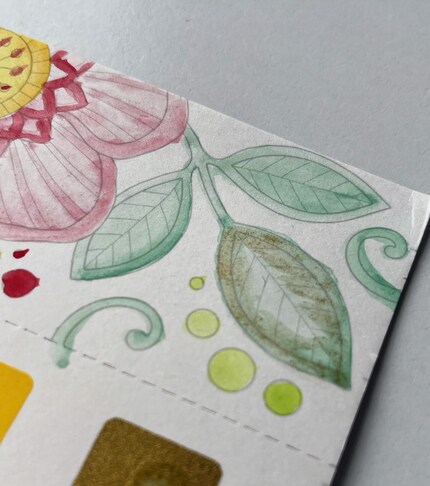 Without is better: unfortunately, the glittery gold doesn't look very glamorous.