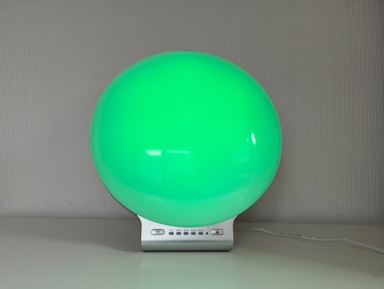 You can determine the colour yourself with the mood light.