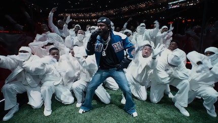 Kendricks Super Bowl optreden had veel verwijzingen naar games.