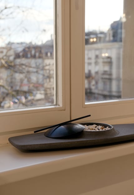 Hand-carved from a single lava stone, the Fusina fire bowl by José Bermúdez impresses with its organic shape.