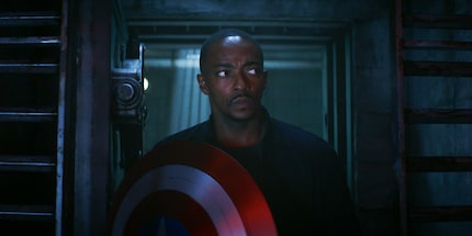 Bedeutungsschwanger reingucken kann er ja, der neue Captain America.
