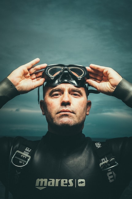 Underwater cameraman Nuno Sá descends into the depths of the ocean to capture breathtaking shots.