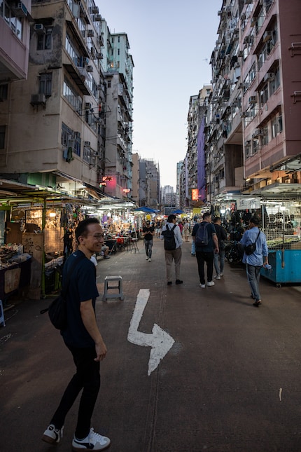 In den Strassen Hongkongs – aufgenommen mit der 21mm Linse (f.3.5 / 1/200 / ISO 800)