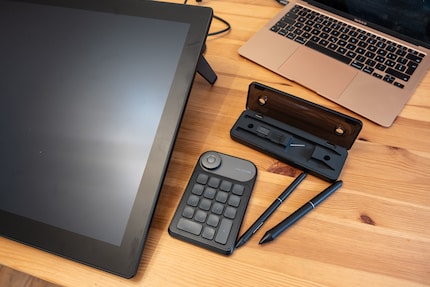 The Huion Kamvas Pro 27 is not short of accessories. It even comes with two pens.