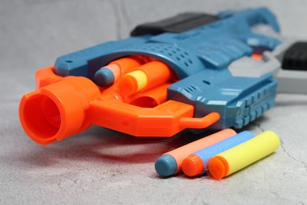 Het Nerf-pistool: nuchter bekeken is het grootste gevaar dat de schuimmunitie ergens in het landschap blijft rondslingeren.