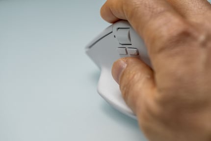 The thumb rest on the Keychron M6 4K is in a great place.