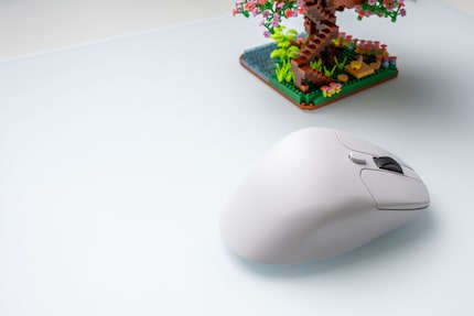 The M6 4K might look like an egg, but it feels good to hold.