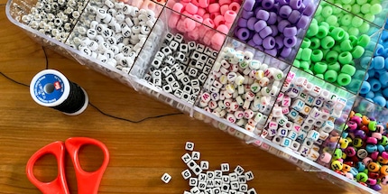 Net als goede vriendschappen gaan deze armbandjes eeuwig mee. 