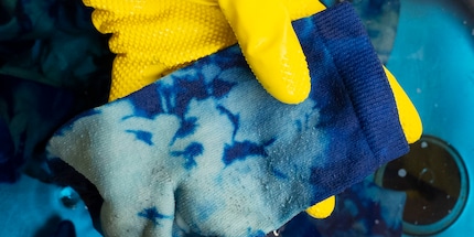 Met de tie-dye methode worden onverwachte patronen gemaakt. 