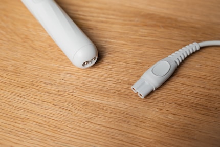 Leider setzt Philips auf ein proprietäres Kabel.