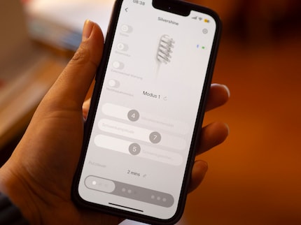 In de Laifen app kunnen de intensiteit van de vibratie, de zwenkamplitude en de zwenksnelheid worden aangepast. 