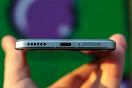 De Honor Magic7 Pro laadt sneller op via USB-C dan zijn voorganger.