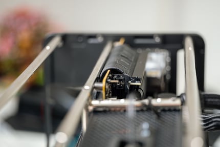The riser cable, seen here looped around the mainboard, is pretty short.