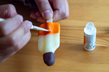 Door de glansvernis ziet de sleutelhanger er nog realistischer uit. 