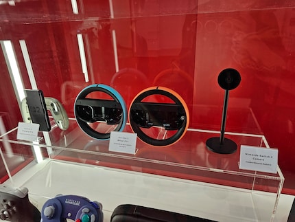 De Switch 2 camera (uiterst rechts) is verrassend compact.