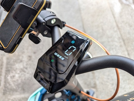 Accessories such as a mobile phone holder are also available for the e-scooters.