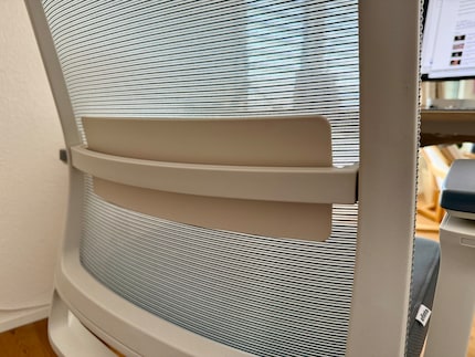 The lumbar support is height adjustable.