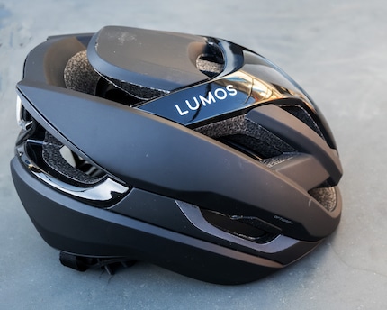 De 14 ventilatiesleuven op de «Ultra Fly Pro MIPS» van Lumos zijn ontworpen voor maximale ventilatie.