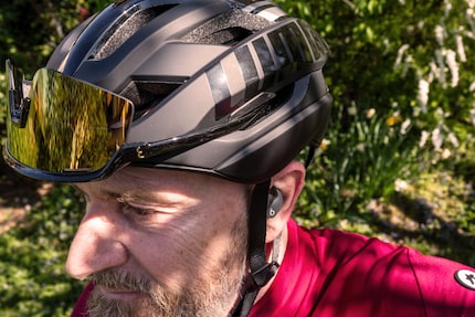 Met de OptiGrip bevestiging blijft de zonnebril zitten waar hij hoort.