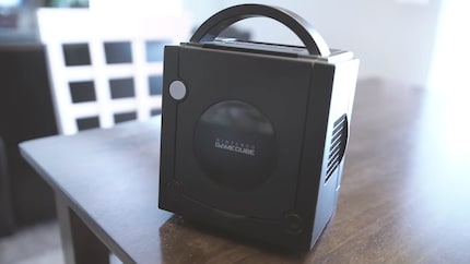Het handvat aan de achterkant van de GameCube is ontworpen om hem gemakkelijker te vervoeren.