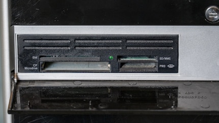 De oude CF-kaart van de Canon PowerShot G1 past hier in.