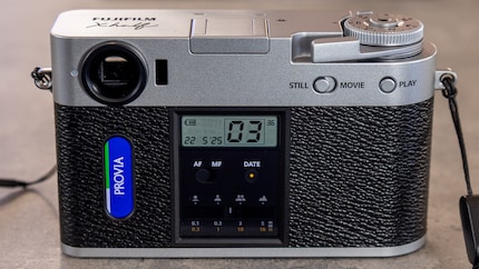 In de filmcamera-modus laat het scherm alleen zien wat je op een analoge camera zou zien.