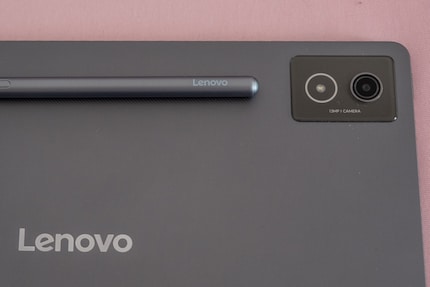 Almost the only design element: the camera hump.