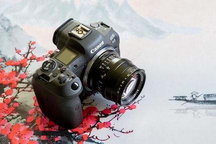 Dankzij de hoge snelheid is de handmatige lens compact.