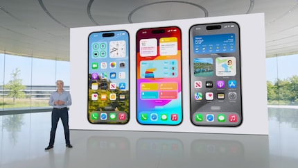 Softwarebaas Craig Federighi bij de presentatie van iOS 18. De interface van versie 26 zou hier heel anders van moeten worden.