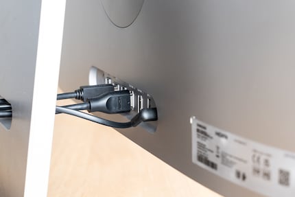 Je moet ook de USB-poort op de pc aansluiten voor de 3D-functie.