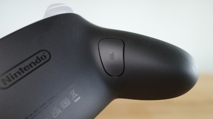Deze knoppen zijn ook perfect geplaatst. Ik bedien ze met mijn middel- of ringvinger.