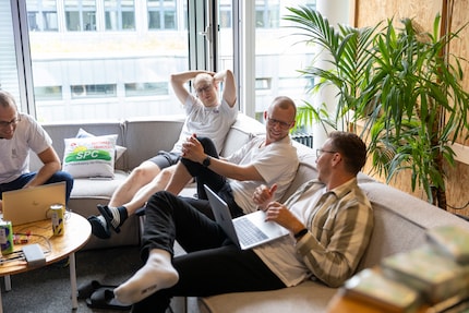 Wat er hier uitziet als ontspanning is eigenlijk hard conceptueel werk.