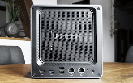 Het stoffilter hecht magnetisch. Bij de Ugreen NAS wordt de lucht van achteren naar voren doorgeblazen.