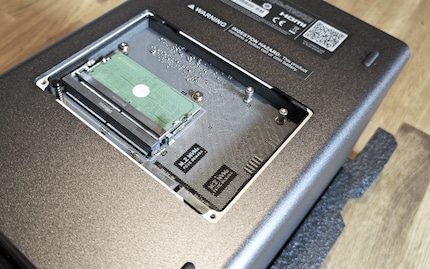 Hier kun je meer RAM en twee SSD's toevoegen.