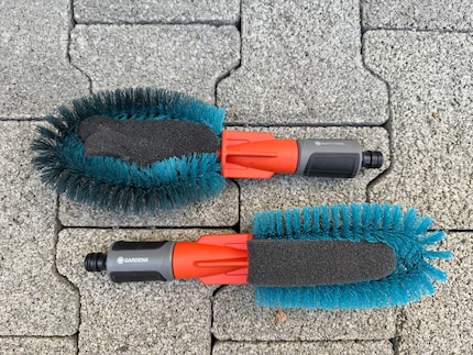 Een borstel vers uit de verpakking vergeleken met een borstel die ik ooit heb gebruikt. Je raadt vast welke welke is.