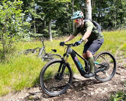 E-biken met een glimlach op mijn gezicht.