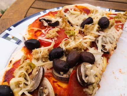 Selbst eine Pizza zu grillen finde ich entspannter, als mich außerhalb mit anderen um die guten Sitzplätze auf der Restaurant-Terrasse zu prügeln.