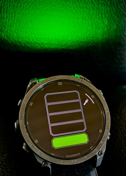 De zaklamp van de Tactix 8 licht op in wit of groen.