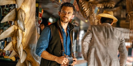 Hetzij als knappe jongen in «Bridgerton» of als paleobioloog in «Jurassic World: Rebirth» - Jonathan Bailey bloeit op tot een Hollywoodster.