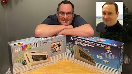 Sean Donohue en Leo Nigro bieden Commodore fan producten aan.