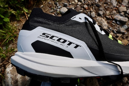 The reinforced heel supports and protects you from slipping sideways.