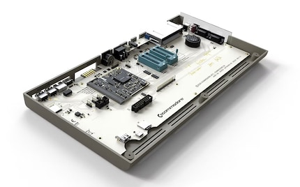 De software wordt niet geëmuleerd, maar natuurgetrouw afgespeeld op de originele» met behulp van een FPGA-chip van AMD «.