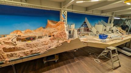 De bouw gaat gestaag door bij Miniatur Wunderland. Zuid-Amerika moet in 2027 klaar zijn, gevolgd door Azië.