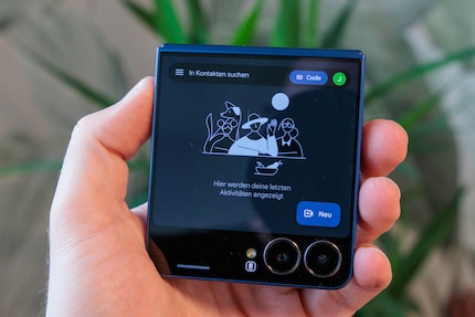 Met het kleine pictogram onderaan kan ik de weergave zo aanpassen dat de camera's niets van de app bedekken.