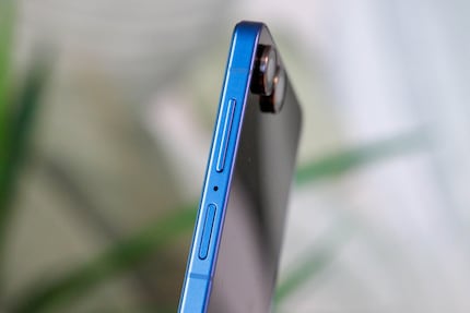 De vingerafdruksensor bevindt zich in de smalle aan/uit-knop.