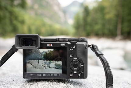Waarom geen beweegbaar display, Sony? Het zou de camera zoveel beter hebben gemaakt.
